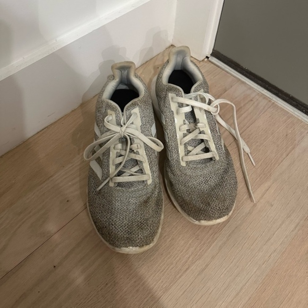 Adidas Men Gray Cloudfoam Adiwear Shoes 11.0
Condition 8/10 some wears no flaws